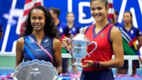 Tay vợt 18 tuổi Emma Raducanu trở thành triệu phú USD sau khi vô địch US Open 2021