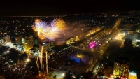 Hàng nghìn người dân tham dự chương trình “Sầm Sơn - Rực rỡ sắc màu”
