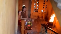 Hà Nội: Phạt tiền người phụ nữ đốt vàng mã do vi phạm về phòng cháy, chữa cháy