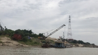 Hà Nội: 153 bãi tập kết, trung chuyển vật liệu xây dựng hoạt động trái phép dọc các tuyến sông