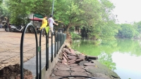 Hà Nội: Bờ kè Hồ Gươm sạt lở nghiêm trọng, gây mất an toàn