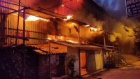 Hà Nội: Cháy kinh hoàng tại khu nhà xưởng Công ty bóng đèn phích nước Rạng Đông