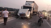 Hà Nội: Container gây tai nạn liên hoàn, hất văng một người xuống sông Hồng