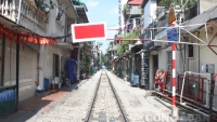Hà Nội: Lập lại trật tự, an toàn giao thông tại phố cà phê đường tàu