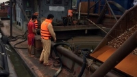 Hà Nội: Bắt giữ hai tàu “khủng” khai thác cát trái phép trên sông Hồng
