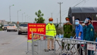 Cấm đường phục vụ cách ly y tế tại thôn Hạ Lôi, huyện Mê Linh