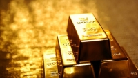 Giá vàng hôm nay 25/4: Vàng thế giới tiếp tục tăng, trong nước trụ vững ở mức 48,5 triệu đồng/lượng