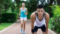 Đeo khẩu trang khi chạy bộ, chàng trai Trung Quốc bị thủng phổi