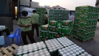 TP. HCM: Bắt giữ kho hàng chứa số lượng 'khủng' bia, sữa nhập lậu
