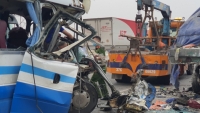 Tạm giữ hình sự tài xế trong vụ tai nạn kinh hoàng khiến 2 người chết ở Nghệ An