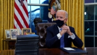 Tổng thống Biden ký sắc lệnh củng cố chính sách kinh tế thời Trump