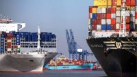 Giữa dịch Covid-19, doanh nghiệp Trung Quốc ồ ạt thu gom container rỗng để làm gì?