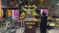 Dịch bệnh bùng phát, phật tử “chăm” đi lễ chùa online, công đức bằng ví điện tử