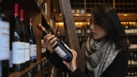 Trung Quốc tiếp tục cấm vận hơn 23.000 lít rượu vang của Úc