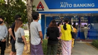 Các công ty Myanmar chật vật trả lương cho nhân viên khi nhiều ngân hàng tuyên bố đóng cửa