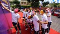 Quang Hải, Bùi Tiến Dũng đeo mặt nạ Trung thu truyền cảm hứng tại 