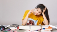 Người trẻ mất ngủ: Hậu họa khó lường