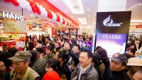 Người dân thị xã Thái Hòa (Nghệ An) đón địa điểm mua sắm mới trong ngày cuối năm
