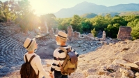 Xu hướng mới: Người cao tuổi đi du lịch “chậm” để trẻ lâu