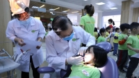 Khoa răng hàm mặt Trường Đại học Kinh doanh và Công nghệ Hà Nội khám, tư vấn miễn phí răng miệng