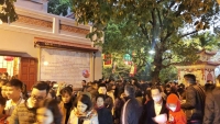 Hà Nội: Hàng nghìn người dân đến lễ tại Phủ Tây Hồ để cầu may mắn, bình an