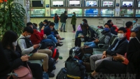 Hà Nội: Hàng nghìn sinh viên đổ ra các bến xe về quê nghỉ Tết sớm