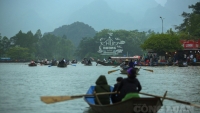 Hà Nội: Hơn 2 vạn người đến chùa Hương trong ngày đầu tiên mở cửa trở lại