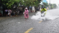 Đà Nẵng: Mưa trắng trời, nhiều tuyến phố biến thành sông