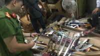 Thừa Thiên Huế: Bắt xe ô tô vận chuyển vũ khí và hàng hóa nhập lậu