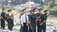 Truy điệu và an táng hài cốt 15 liệt sĩ Việt Nam hi sinh tại Lào