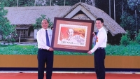 Thủ tướng ký phát hành bộ tem kỷ niệm 130 năm Ngày sinh Chủ tịch Hồ Chí Minh