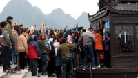 Hà Nam chấn chỉnh công tác phòng dịch sau khi 5 vạn khách đổ đến chùa Tam Chúc