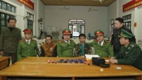 Hà Tĩnh: Bắt quả tang 2 đối tượng người Lào đang giao dịch hơn 2.000 viên ma túy