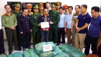 Hà Tĩnh: Bắt quả tang đối tượng người Lào vận chuyển gần 300 kg ma túy đá