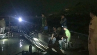 Quảng Trị: Mật phục bắt quả tang 3 tàu khai thác cát trái phép trong đêm