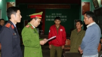 Quảng Bình: Bắt giữ 2 cha con tàng trữ trái phép gần 1 tấn pháo lậu