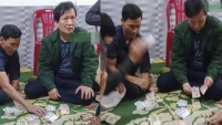 Chủ tịch xã ở Hà Tĩnh đánh bài ăn tiền giữa đại dịch Covid-19: xử phạt 2 triệu đồng