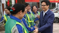 Phó Thủ tướng Vũ Đức Đam thăm, tặng quà người lao động tỉnh Bắc Giang