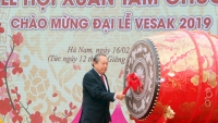 Phó Thủ tướng Thường trực Trương Hòa Bình đánh trống khai hội chùa Tam Chúc