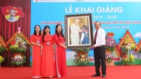 Phó Thủ tướng Trương Hòa Bình dự lễ khai giảng tại Trường Tiểu học Hoàng Hoa Thám