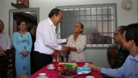 Phó Thủ tướng Trương Hòa Bình thăm gia đình chính sách, người có công tại Cà Mau