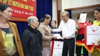Phó Thủ tướng Trương Hòa Bình thăm, tặng quà Tết tại Quảng Nam