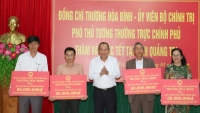 Phó Thủ tướng Trương Hòa Bình tặng quà Tết Quỹ khuyến học của 4 huyện tỉnh Quảng Trị