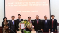 Phó Thủ tướng Trương Hòa Bình trao quyết định bổ nhiệm hai Thứ trưởng Bộ Tư pháp