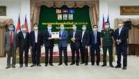 Việt Nam viện trợ Campuchia thiết bị y tế phòng, chống dịch Covid-19