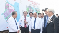 Chùm ảnh: Thủ tướng thị sát Cảng quốc tế Long An và dự án Nhà máy điện LNG Long An