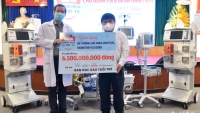 Báo Tuổi Trẻ trao tặng thiết bị y tế trị giá 6,5 tỉ cho Bệnh viện Bệnh nhiệt đới TP.HCM