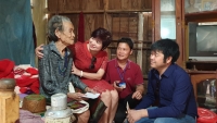 Báo Giáo dục và Thời đại thăm hỏi tặng quà mẹ Việt Nam anh hùng tại tỉnh Quảng Trị