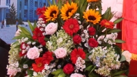 Quảng Nam: Không dùng tiền ngân sách cho việc tặng hoa sai quy định