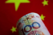 Ngân hàng Trung Quốc đóng băng tiền gửi, gây ra các cuộc biểu tình